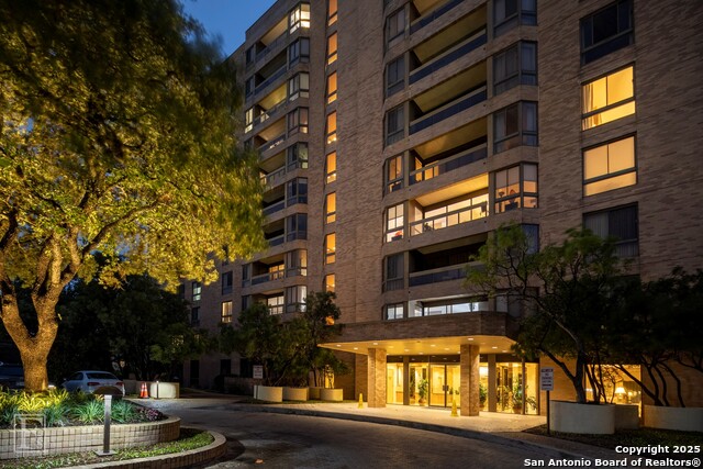 Image 32 of 36 For 7887 Broadway 701