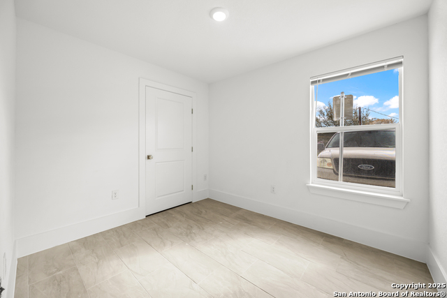 Image 16 of 18 For 138 Ware  1103