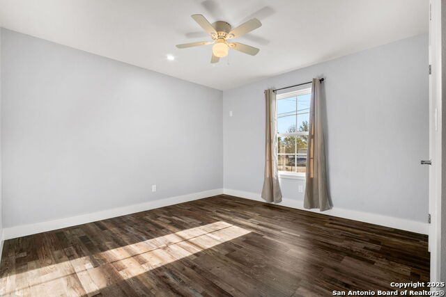 Image 23 of 31 For 125 Broken Spur Drive