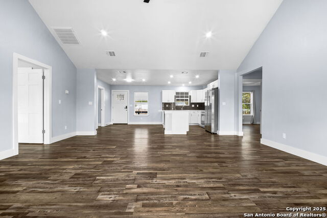 Image 9 of 31 For 125 Broken Spur Drive