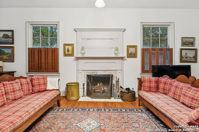 Image 13 of 65 For 276 Coll E 