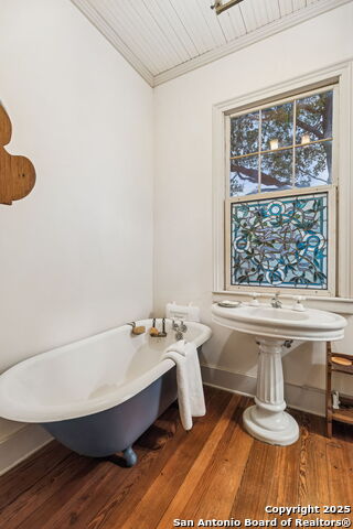 Image 18 of 65 For 276 Coll E 