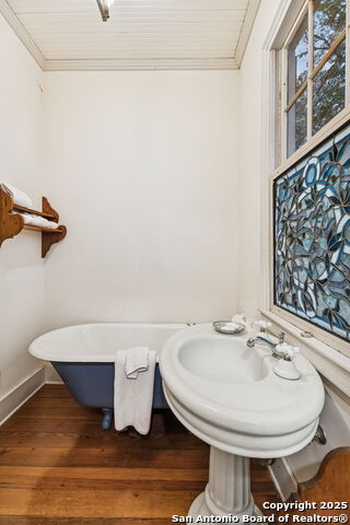 Image 21 of 65 For 276 Coll E 