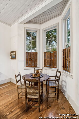 Image 23 of 65 For 276 Coll E 