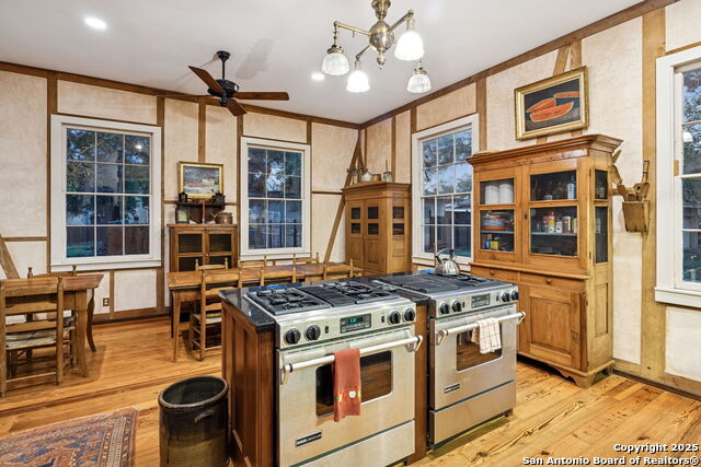 Image 28 of 65 For 276 Coll E 