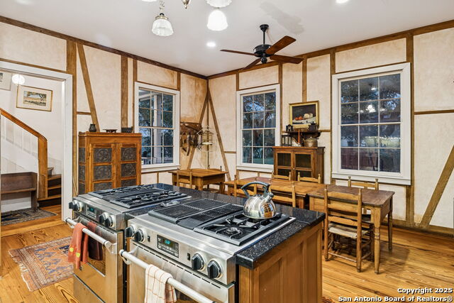 Image 29 of 65 For 276 Coll E 