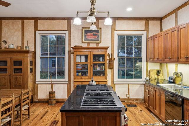 Image 30 of 65 For 276 Coll E 