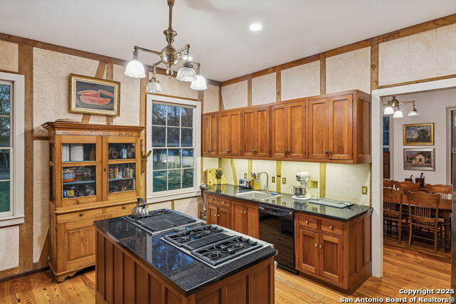 Image 31 of 65 For 276 Coll E 