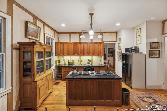 Image 32 of 65 For 276 Coll E 