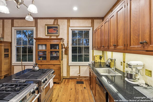 Image 34 of 65 For 276 Coll E 