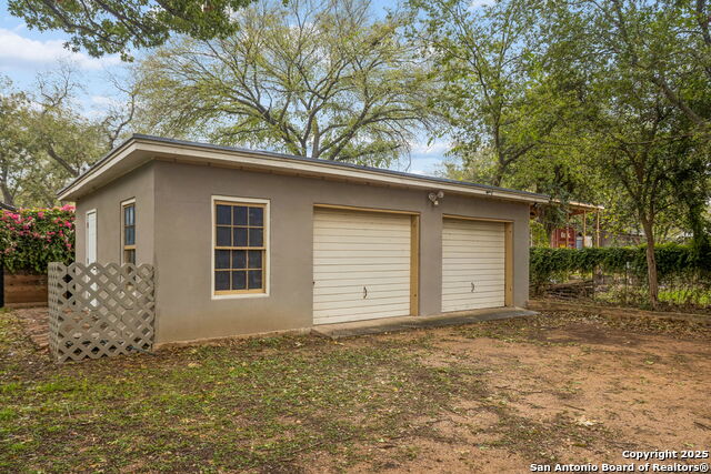 Image 49 of 65 For 276 Coll E 