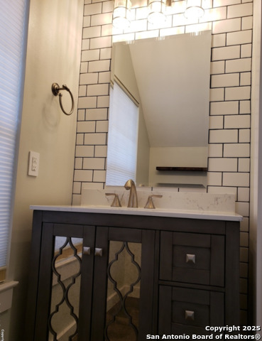 Image 17 of 37 For 4111 Antlers Lodge Rd