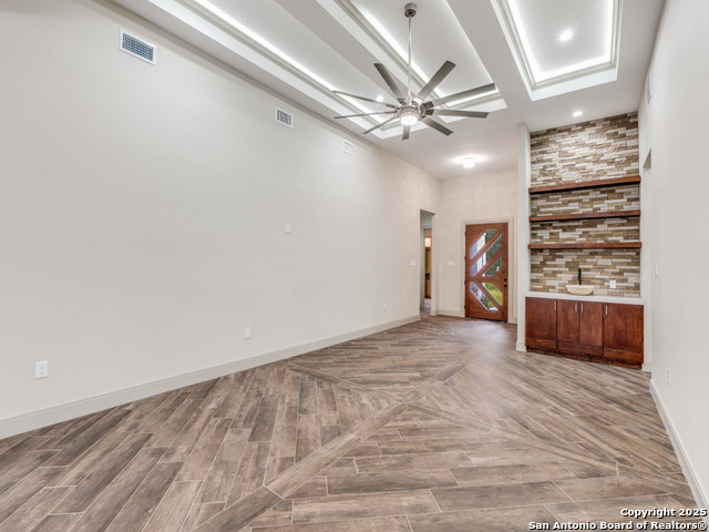 Image 6 of 27 For 6118 Tanglewood