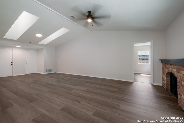 Listing photo id 3 for 9455 Greens Pt