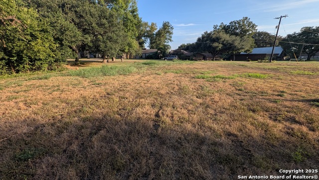 Listing photo id 2 for 138 Fairwind Ln