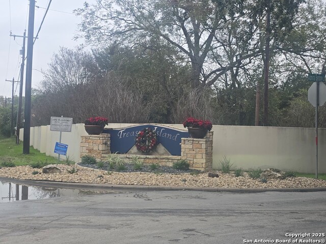 Listing photo id 6 for 138 Fairwind Ln