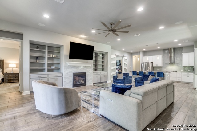 Image 13 of 25 For 29043 Front Gate