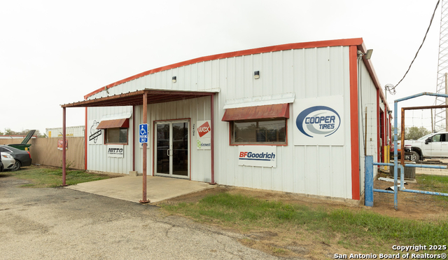 Image 2 of 19 For 2408 Zanderson Ave