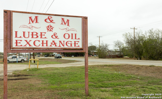 Image 4 of 19 For 2408 Zanderson Ave