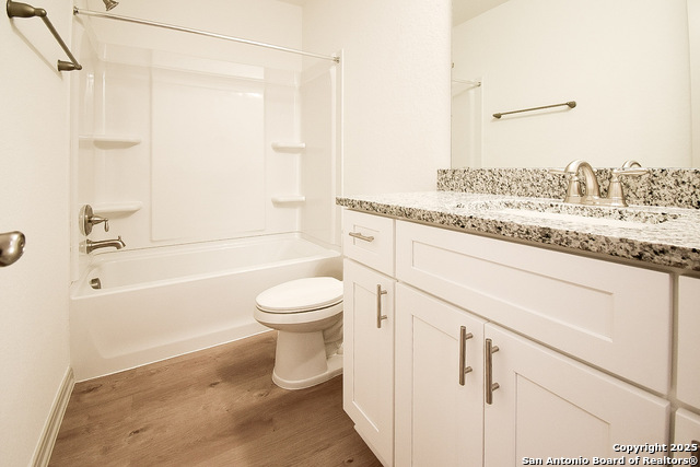 Image 24 of 37 For 10211 Tulipwood Run 101