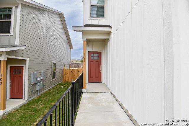 Image 5 of 37 For 10211 Tulipwood Run 101