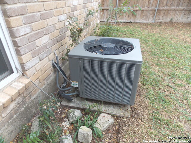 Image 32 of 34 For 7427 Silent Path