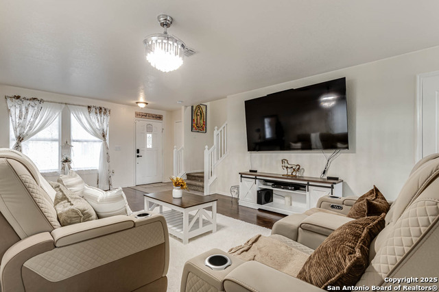 Image 9 of 36 For 6018 Plumbago Pl