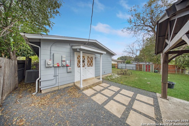 Image 3 of 20 For 126 Cresham Dr.