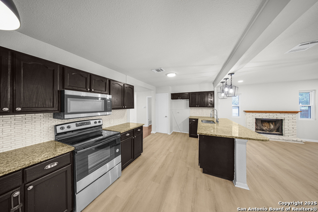 Image 4 of 20 For 126 Cresham Dr.