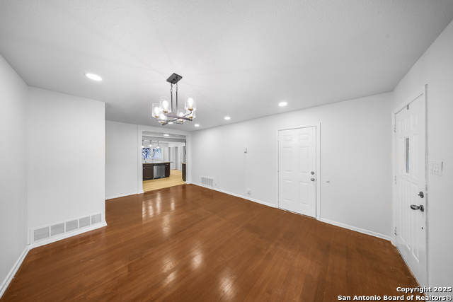 Image 6 of 20 For 126 Cresham Dr.