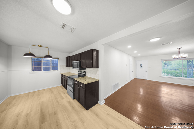 Image 8 of 20 For 126 Cresham Dr.