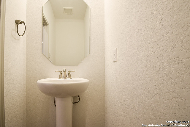 Image 10 of 41 For 10211 Tulipwood Run 102