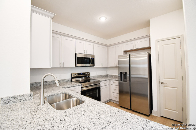 Image 12 of 41 For 10211 Tulipwood Run 102