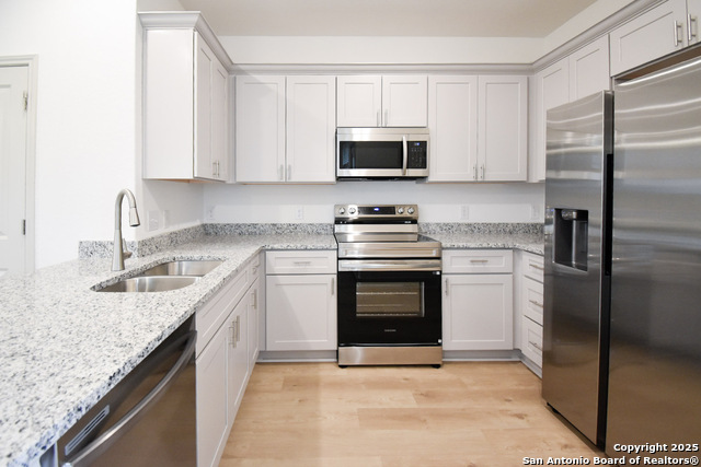 Image 13 of 41 For 10211 Tulipwood Run 102