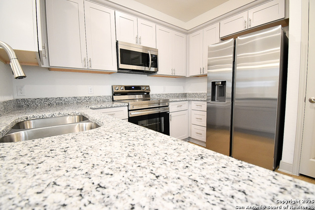 Image 14 of 41 For 10211 Tulipwood Run 102