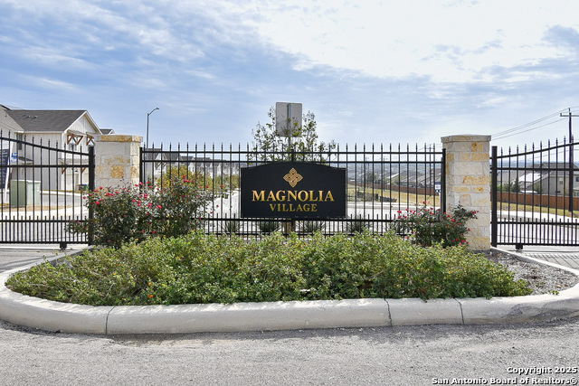 Image 2 of 41 For 10211 Tulipwood Run 102