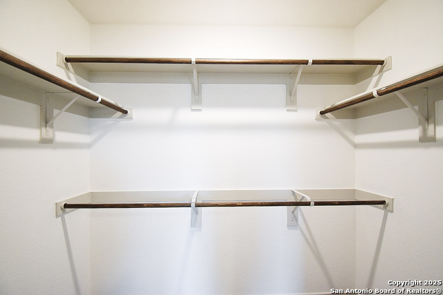 Image 21 of 41 For 10211 Tulipwood Run 102