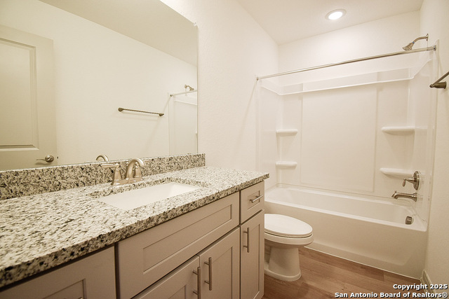 Image 25 of 41 For 10211 Tulipwood Run 102