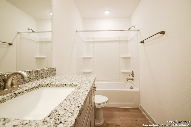 Image 26 of 41 For 10211 Tulipwood Run 102