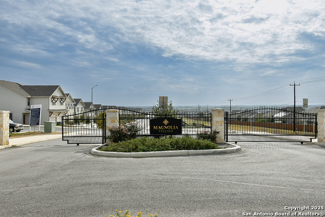 Image 3 of 41 For 10211 Tulipwood Run 102