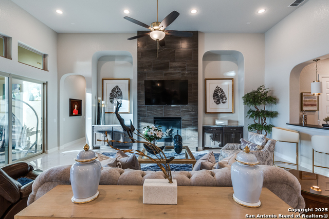 Image 11 of 29 For 21335 Rembrandt