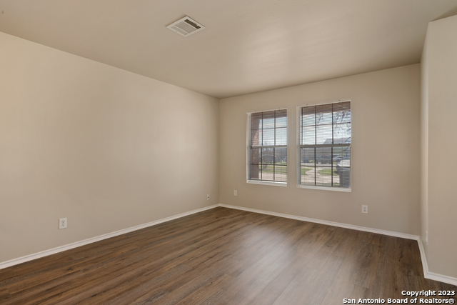 Image 15 of 30 For 144 Crest Blf