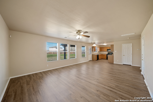 Image 9 of 30 For 144 Crest Blf