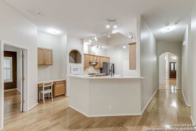 Listing photo id 12 for 18719 Rogers Pass