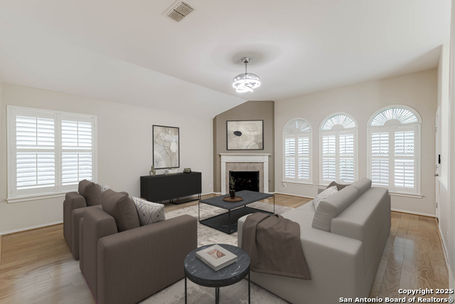 Listing photo id 13 for 18719 Rogers Pass