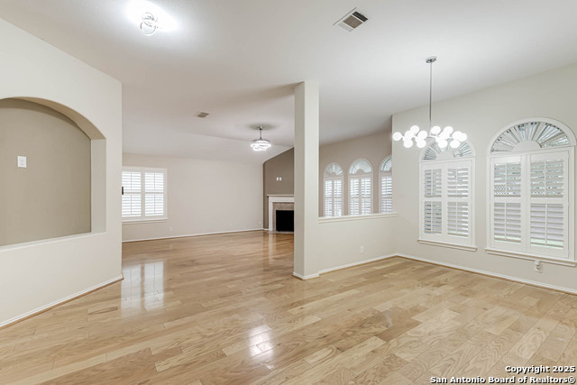 Listing photo id 15 for 18719 Rogers Pass