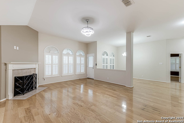 Listing photo id 17 for 18719 Rogers Pass