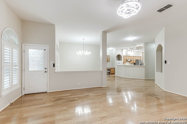 Listing photo id 18 for 18719 Rogers Pass