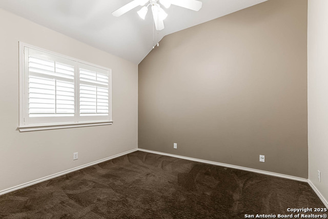 Listing photo id 25 for 18719 Rogers Pass