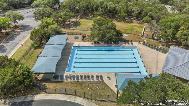 Listing photo id 33 for 18719 Rogers Pass